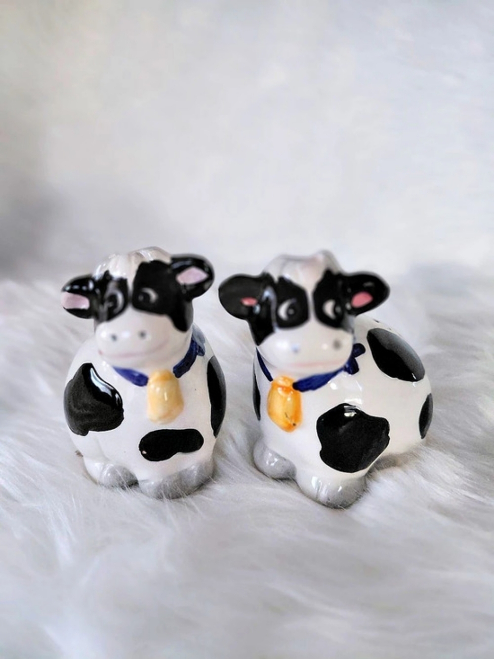 Cow Pair Of White & Black Salt & Pepper Shakers